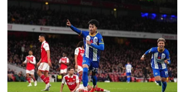 Arsenal verliest en fans applaudisseren Arsenal verliest en fans applaudisseren